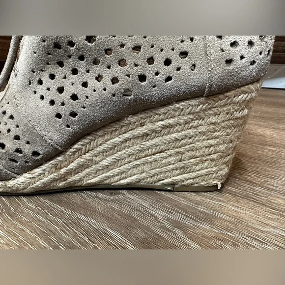 TOMS Laser cut Suede Wedge Booties • Espadrille - Picture 7 of 13